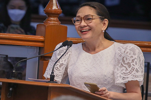 Hontiveros honors TOWNS awardees