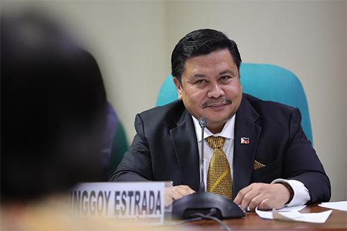 Jinggoy seeks Senate commendation for cue masters Johann Chua and James ...