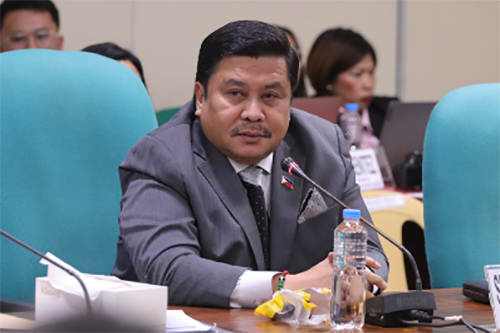 Jinggoy proposes life and accident insurance, retirement benefits for ...